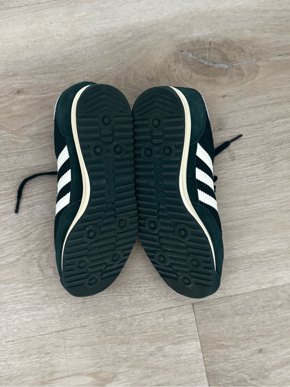 adidas green sneakers - Picture 7 of 8
